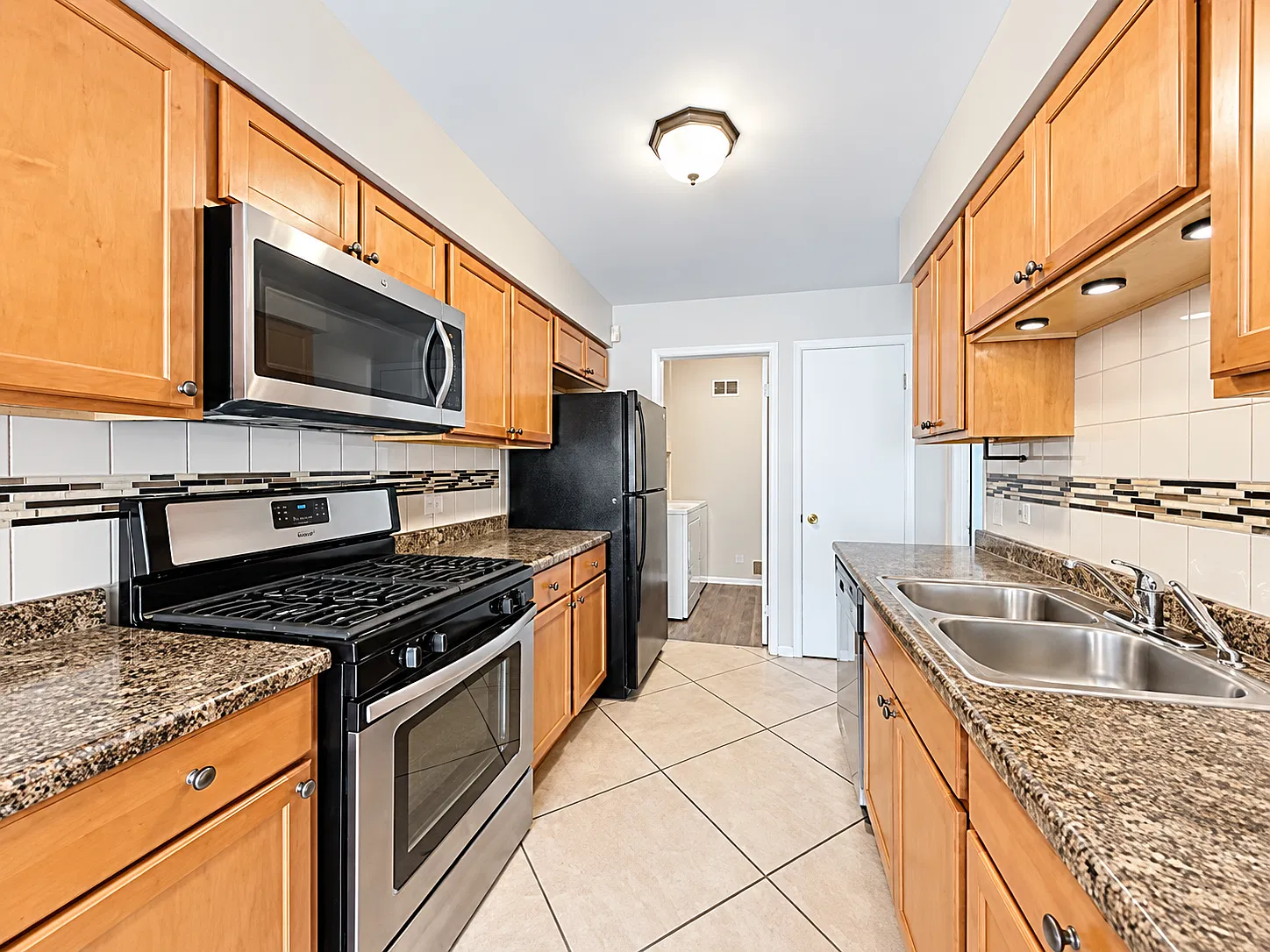 2 bed, 1034 sqft, $2,300 — Photo 2