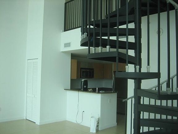 4th image of 300 S Biscayne Blvd APT 418