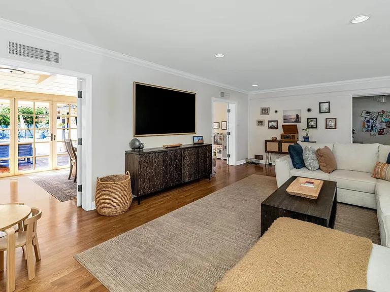 1021 W Encanto Blvd — Photo 3