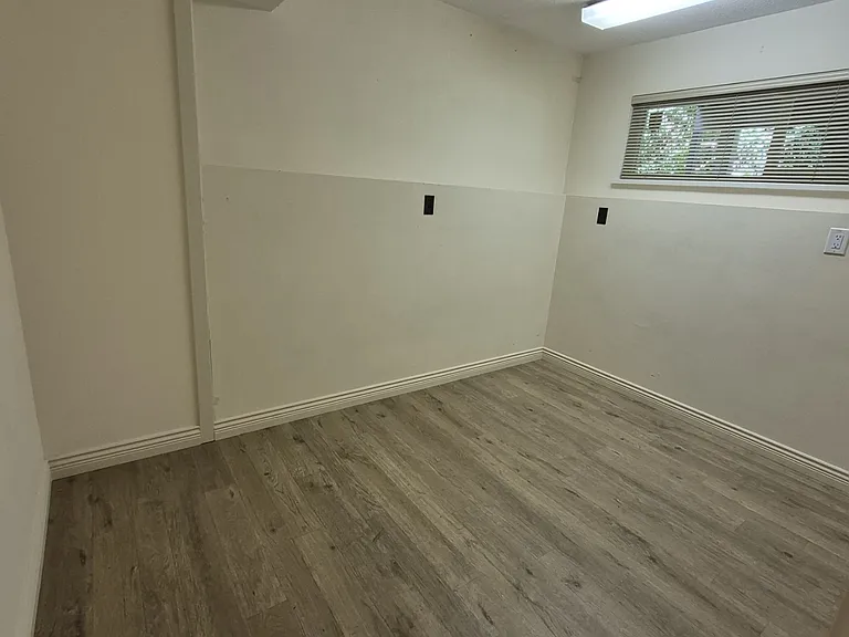 3853 Clematis Cres — Photo 14