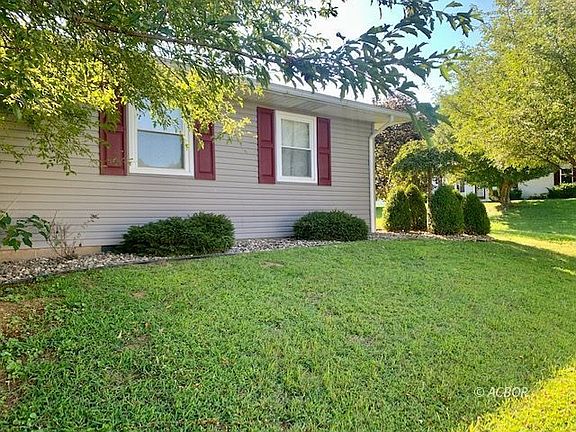 3rd image of 2511 Lee Cir