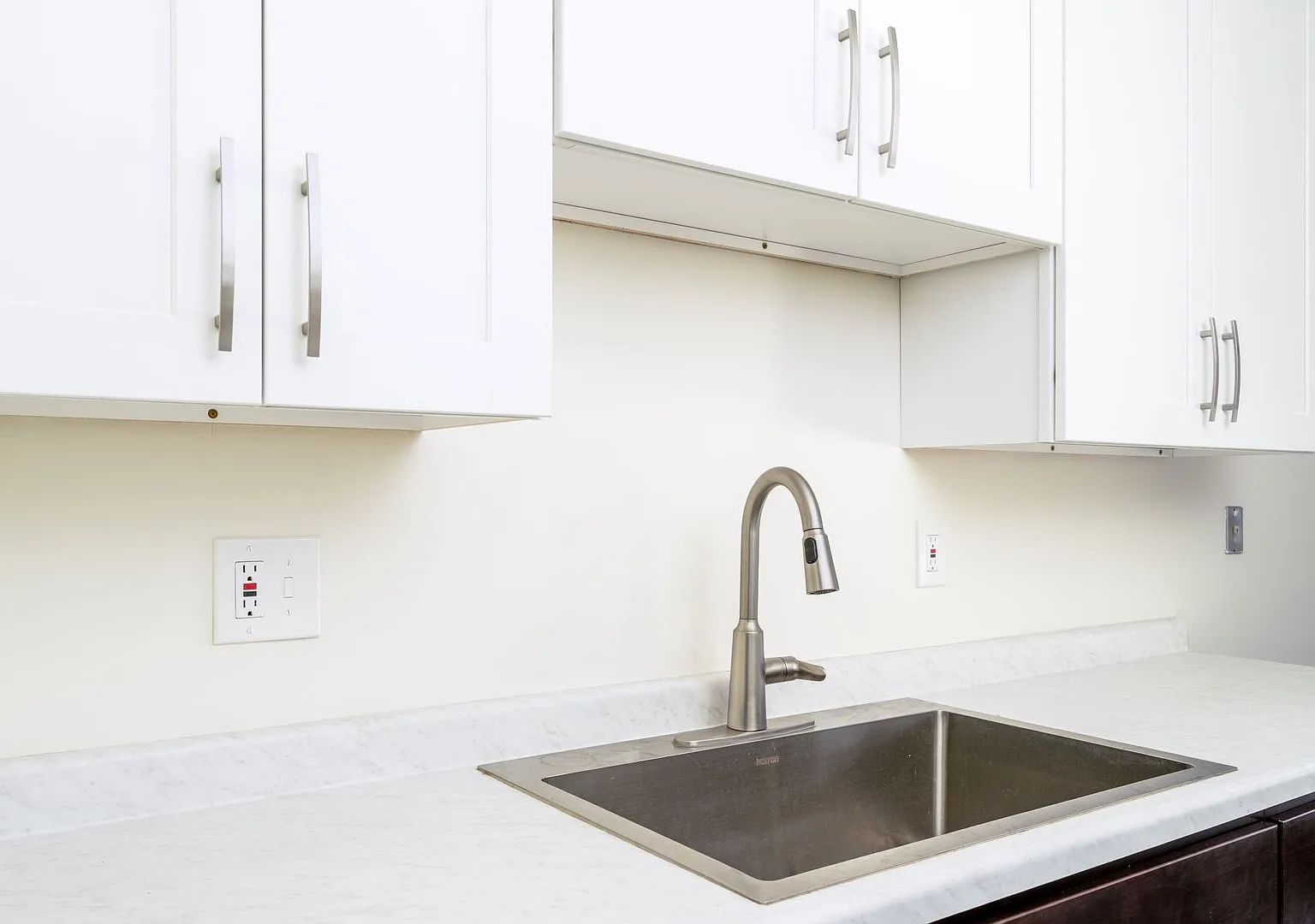 Xerxes Manor Apartments — Photo 4