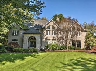 28 Thomlinson Cir, Penfield, NY 14526