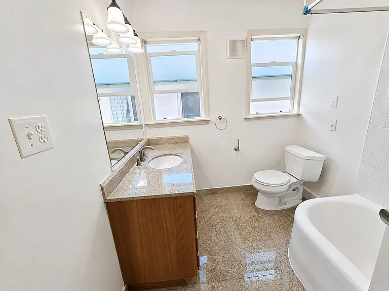 1145 1/2 S Kenmore Ave #1145-1/2 — Photo 11
