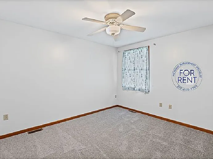 3263 Silverwood Dr — Photo 33
