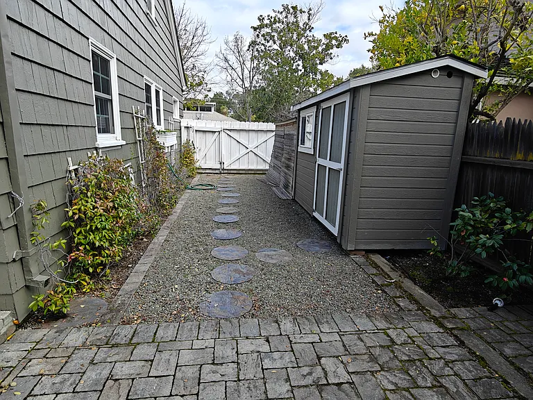 1512 Mariposa Ave — Photo 10
