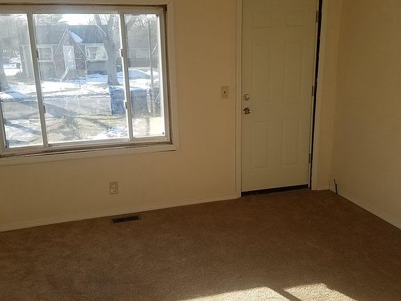 3rd image of 12060 Parklane St