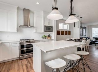 128 W Heritage Hts, Cochrane, AB T4C 2R5