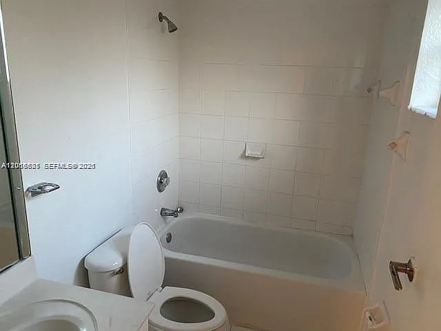 661 SW 10th St #661 — Photo 10