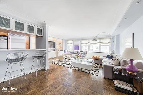 Sold by Sotheby's International Realty | media 10