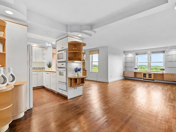 42-30 Douglaston Pkwy #7A, Queens, NY 11363