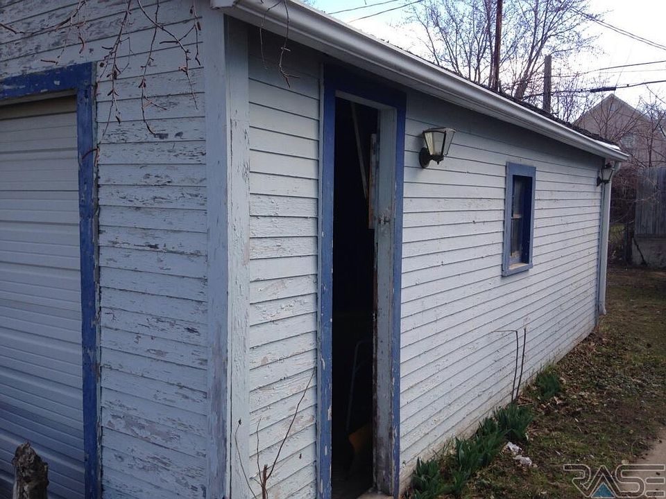 2nd image of 518 N Cliff Ave