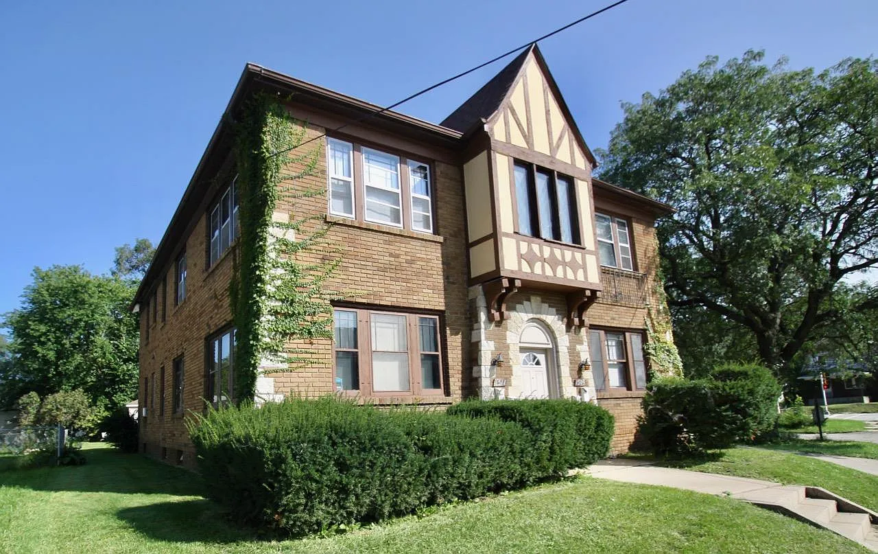 1509 Ridge Ave photo 1