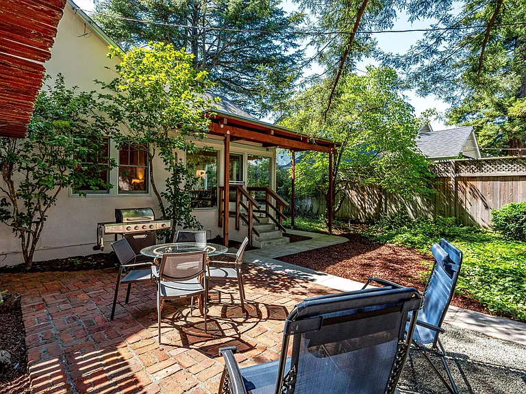 742 Austin Ave — Photo 41