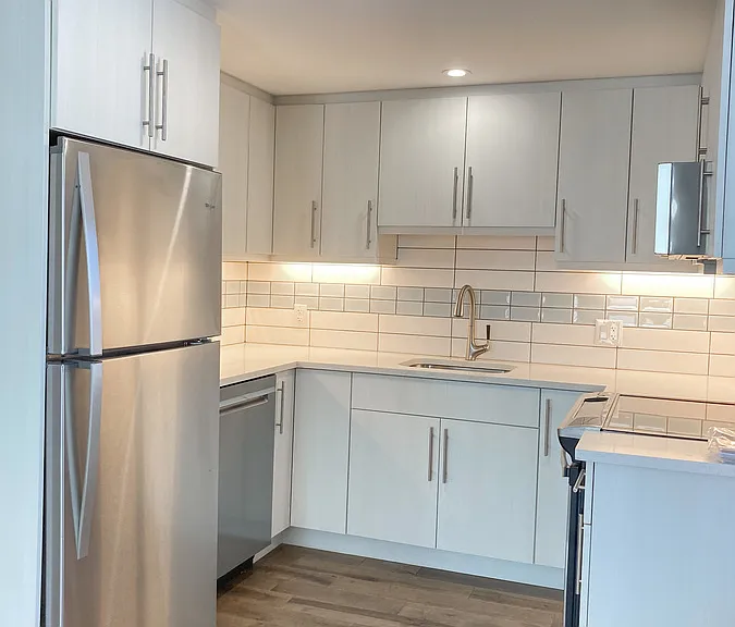 3175 Peter St #3 — Photo 4