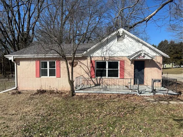451 S State St, Knob Noster, MO 65336
