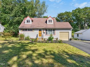 15 Bridle Path, Colonie, NY 12205