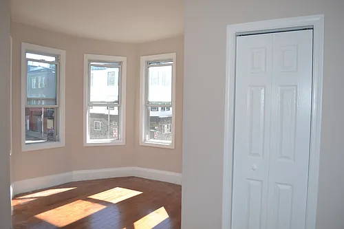 241 Maverick St #2 Photo 1