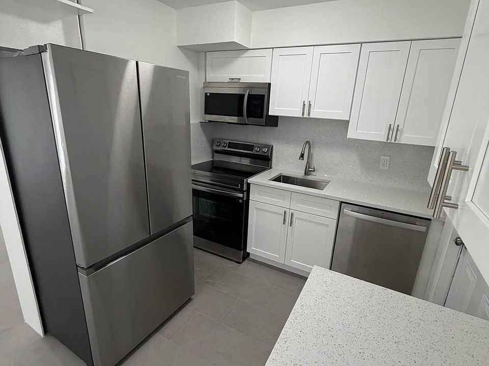 1st image of 1920 NE 3rd St APT 1