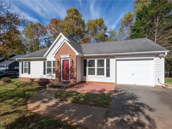 6001 Summer Trace Ln, Winston Salem, NC 27105