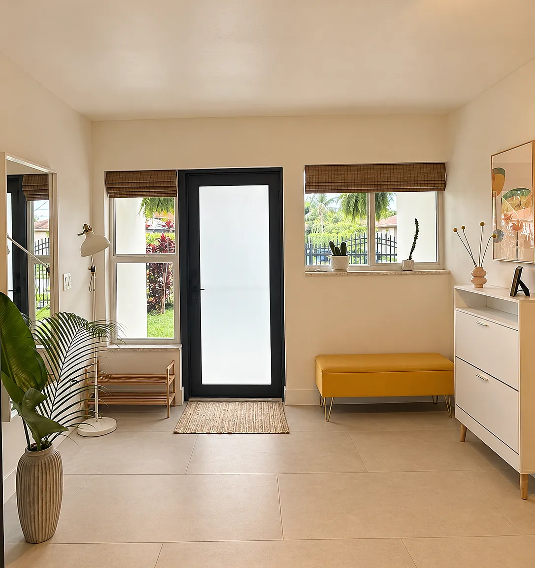 3 bed, 950 sqft, $3,800 — Photo 1