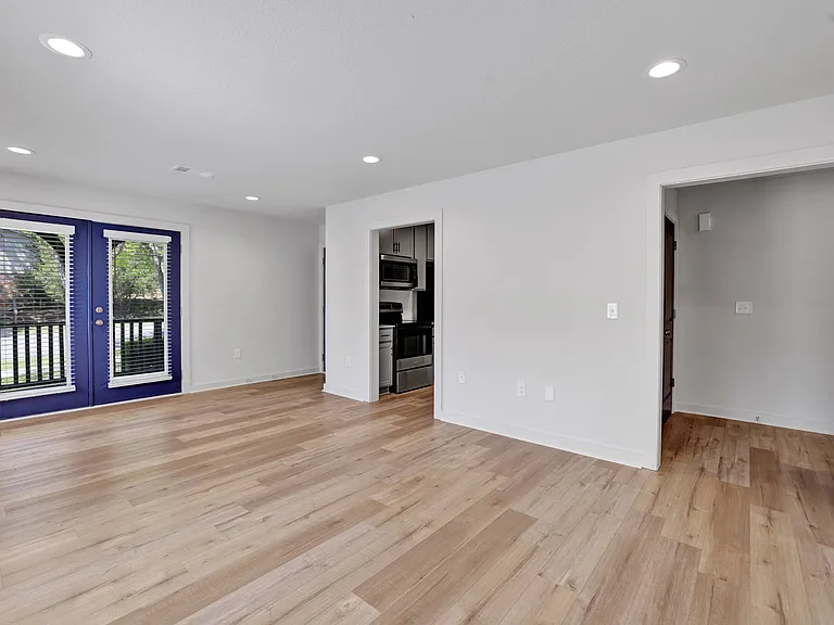 Linden Avondale — Photo 17