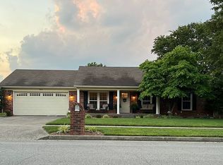 402 Normandy Rd, Versailles, KY 40383