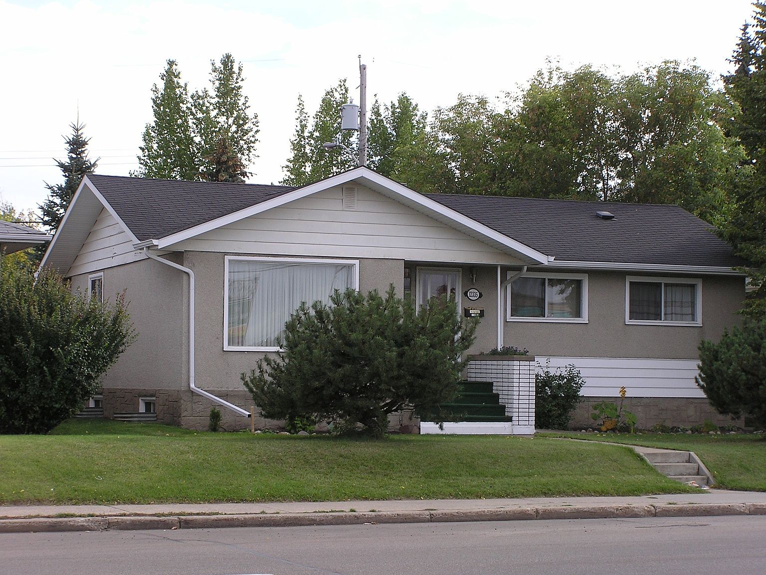 12335 132nd Ave NW, Edmonton, AB T5L 3P8 Zillow