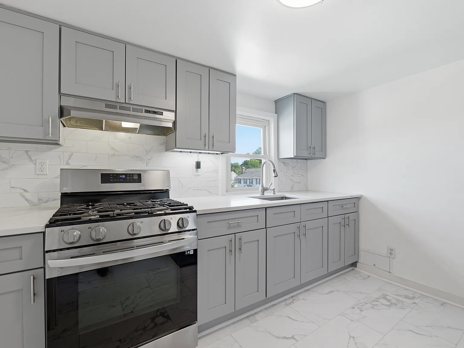 2 bed, 700 sqft, $2,000 — Photo 4