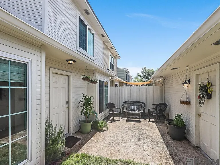 12417 Coursey Blvd — Photo 19