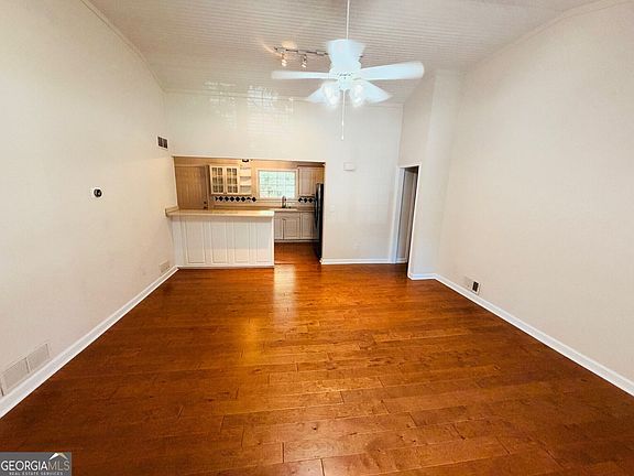 4th image of 1020 Scott Blvd
