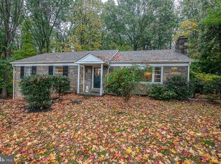 689 Valley View Ln, Wayne, PA 19087