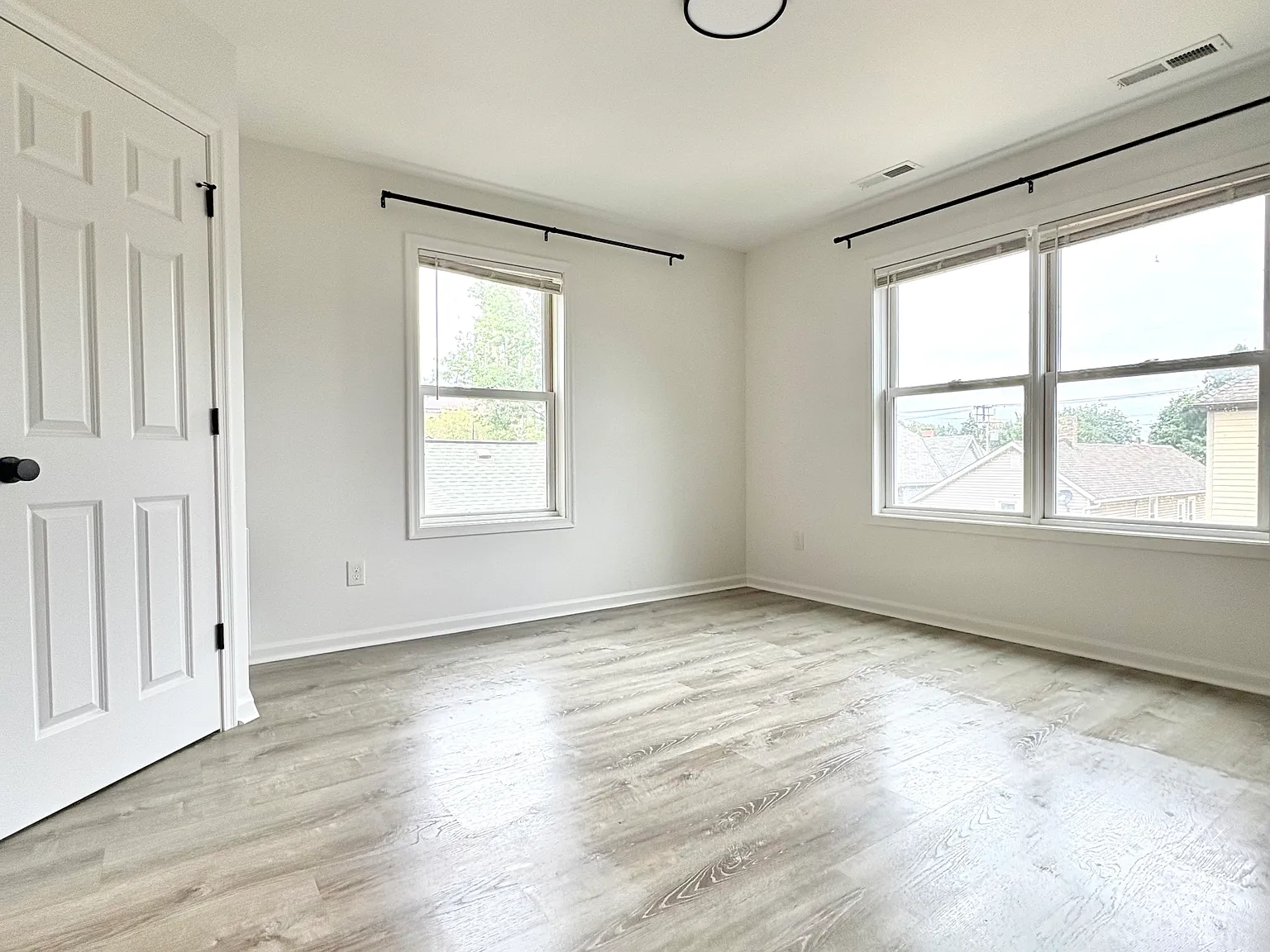 3 bed, 1700 sqft, $2,100 — Photo 2