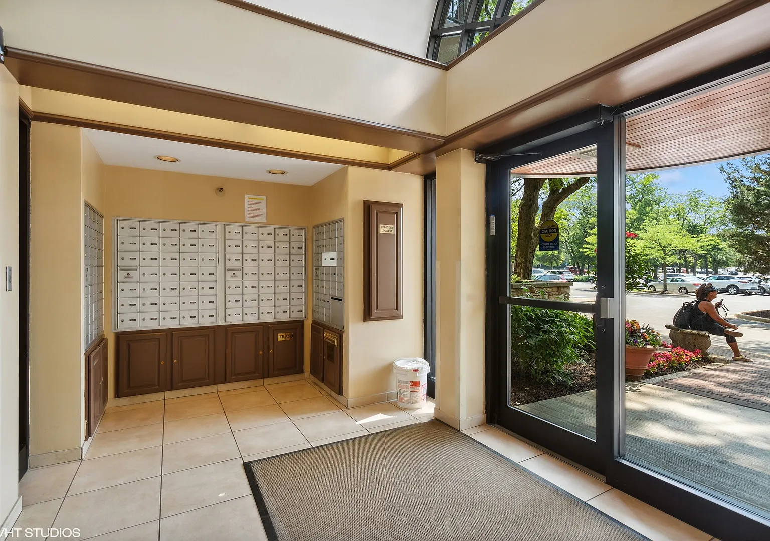 1 bed, 935 sqft, $2,550 — Photo 3
