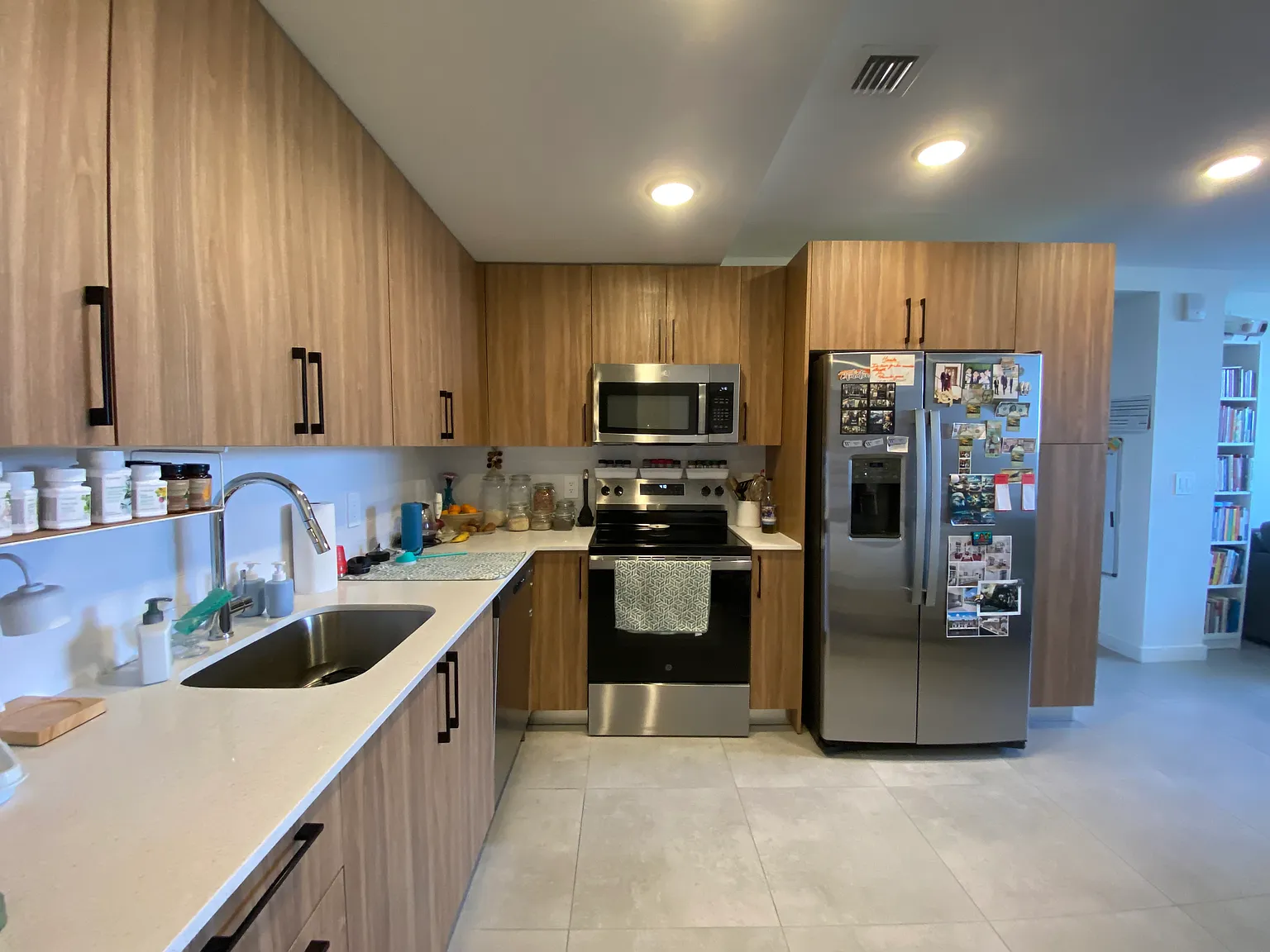 2 bed, 895 sqft, $2,802 — Photo 2
