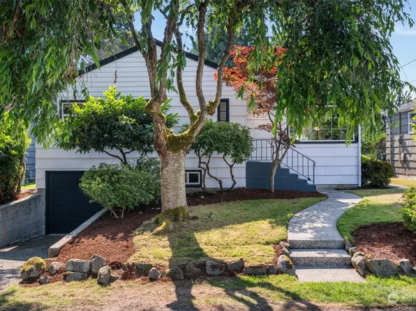 13107 Palatine Avenue N, Seattle, WA 98133