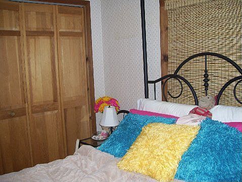 Master bedroom W/ walk in Closet