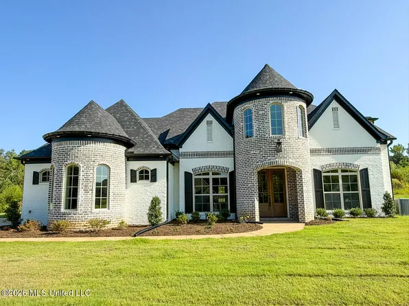 206 Poplar Ln, Holly Springs, MS 38635