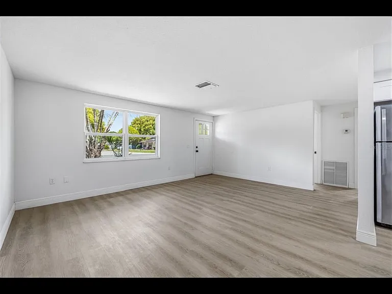 39252 Heights Ave — Photo 3