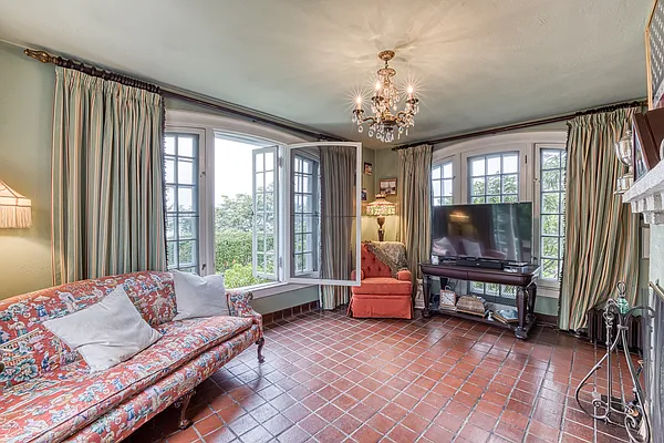 Sold by Century 21 American Homes | media 9