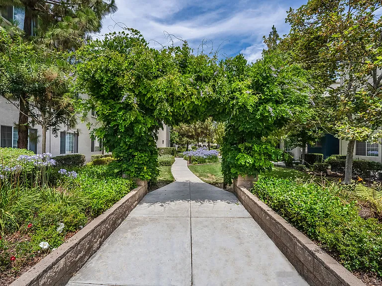 All the convenience of living in downtown San Jose, yet you'll find our property feels more like a retreat
