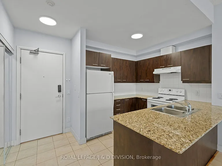 220 Redpath Ave #805 — Photo 4