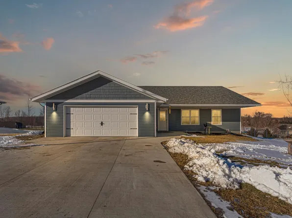 405 Sidney St W, Morristown, MN 55052