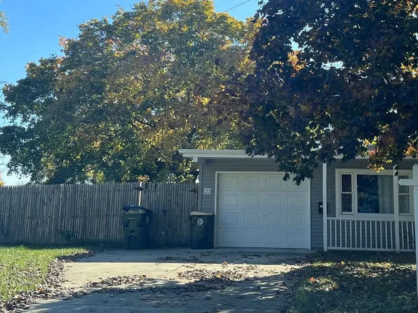 23 Cedar Dr, North Aurora, IL 60542