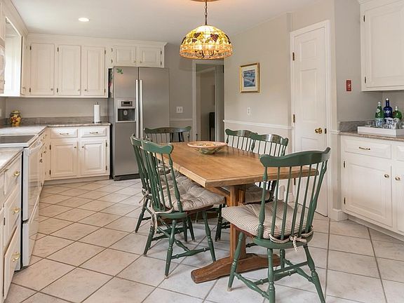 5th image of 22 Heritage Ln