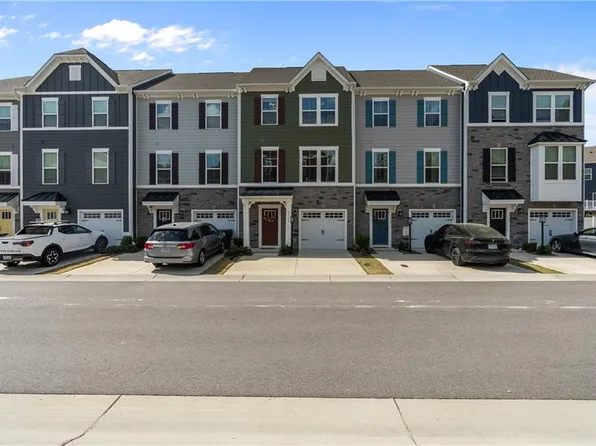 1729 Ark Royal Rd, Chesapeake, VA 23323