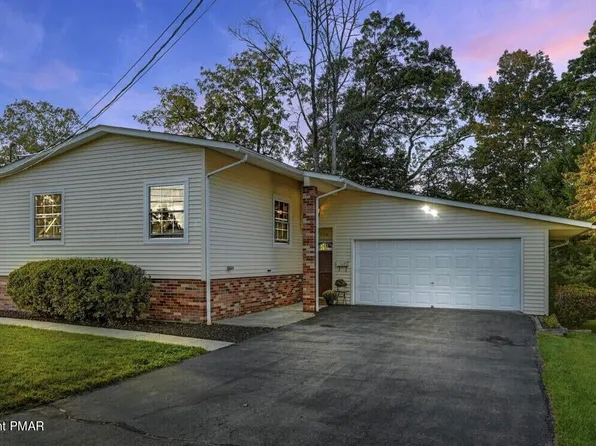 526 Oak St, Stroudsburg, PA 18360