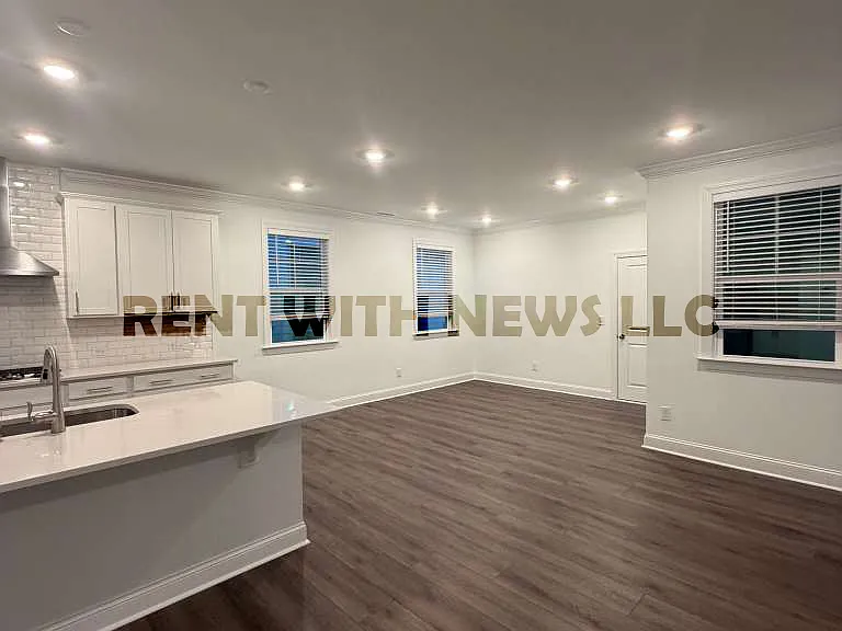704 Longleaf Grove Ln — Photo 7