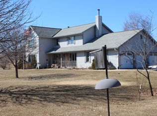 245 Hidden Bluff Rd, Cedar Grove, WI 53013