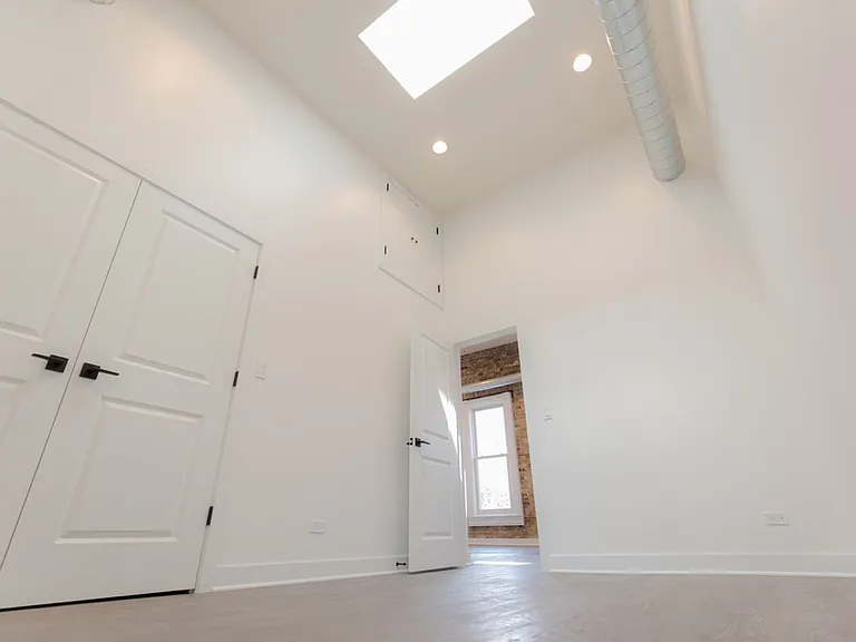 415 W North Ave — Photo 4